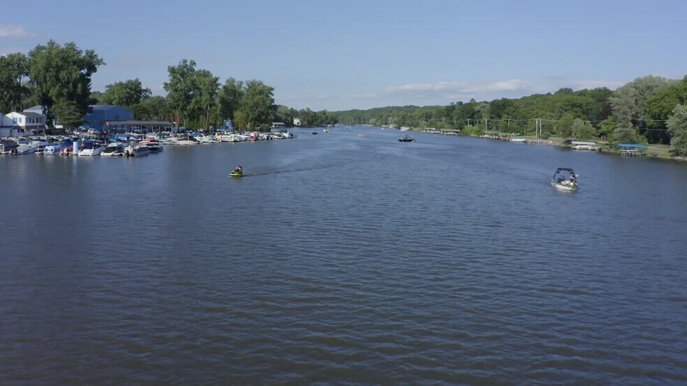 811 N Harrison St, Algonquin, IL for sale - Commercial Listing Video - Image 2 of 13