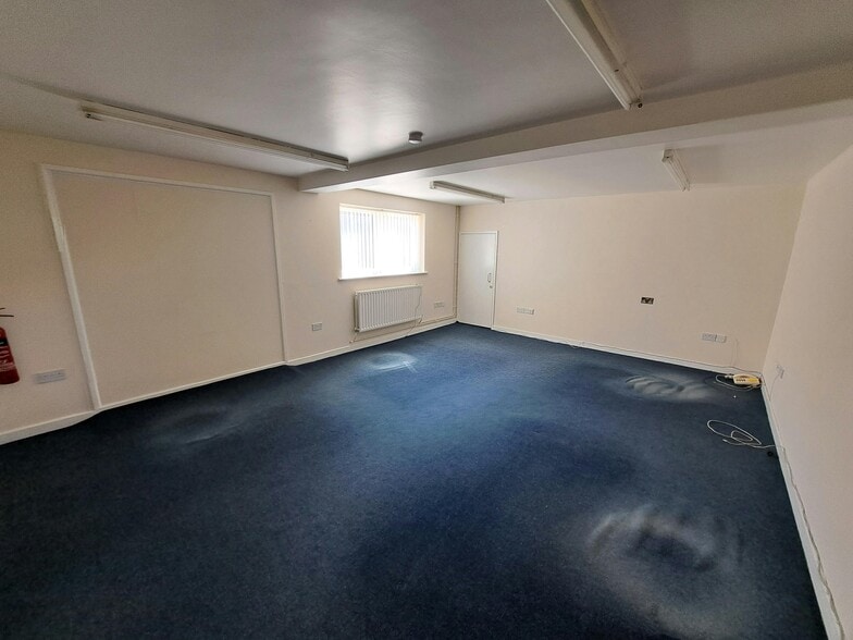 6 Stuart Rd, Market Harborough for sale - Building Photo - Image 2 of 5