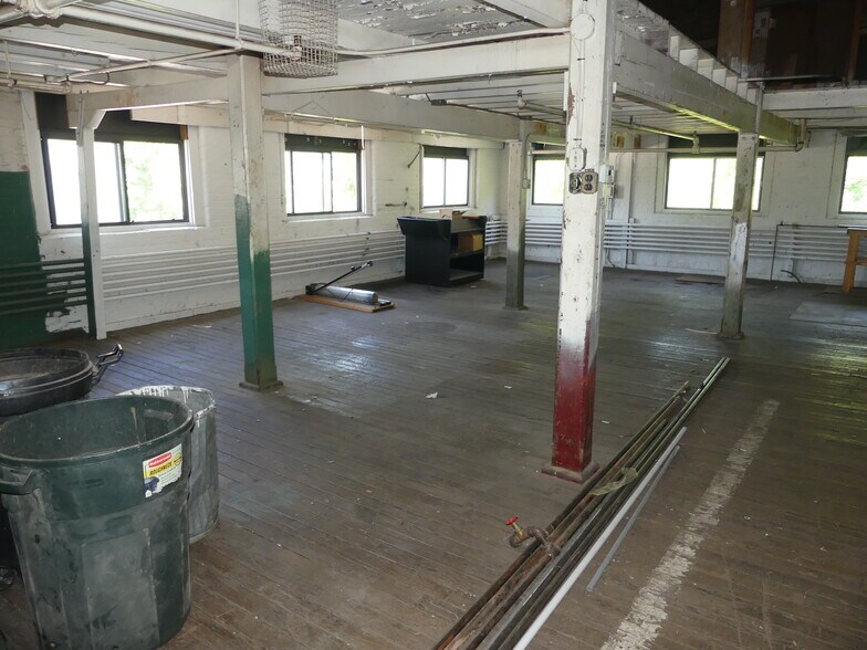 15 N Washington St, Plainville, CT à vendre - Photo du bâtiment - Image 3 de 13