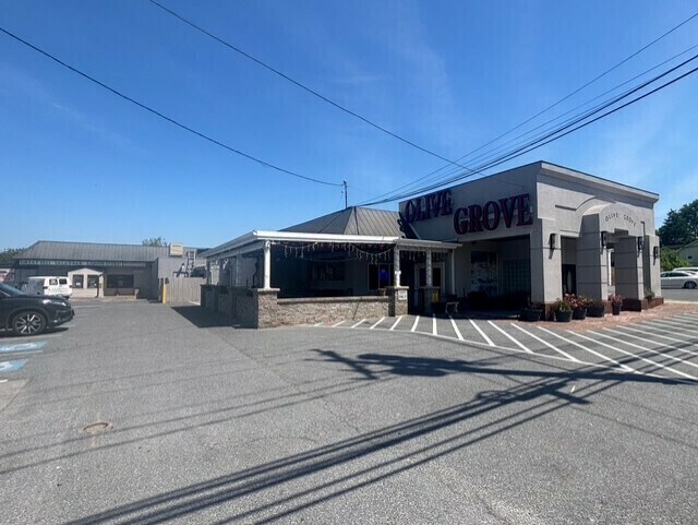 705 N Hammonds Ferry Rd, Linthicum Heights, MD à louer Photo principale- Image 1 de 3
