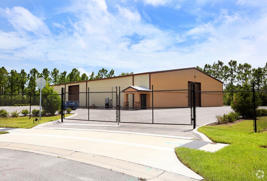 1816 59th Ter E, Bradenton, FL à vendre - Photo du bâtiment - Image 2 de 24