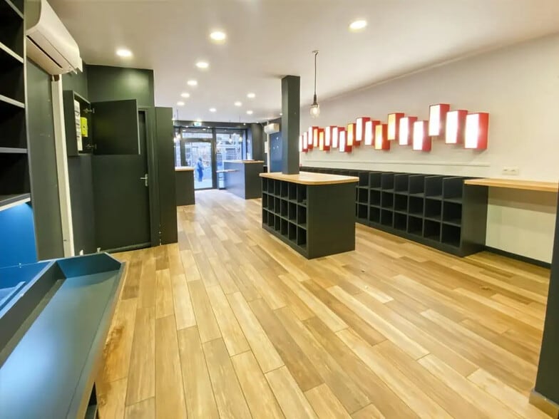 Retail in Paris for lease - Building Photo - Image 3 of 8