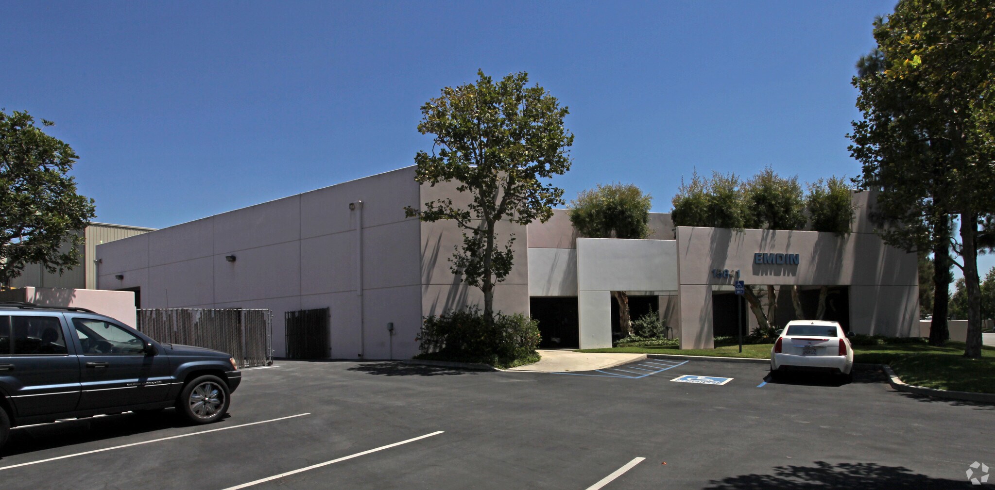 15841 Business Center Dr, Irwindale, CA à vendre Photo principale- Image 1 de 8
