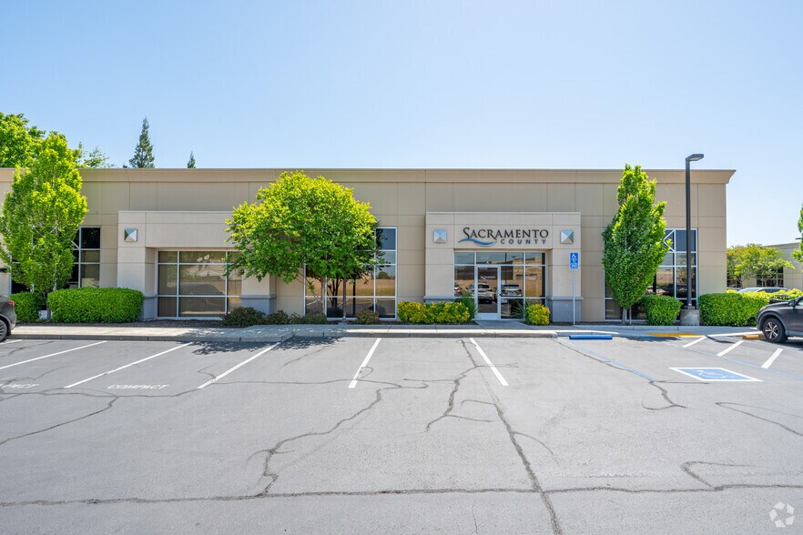 8239 E Stockton Blvd, Elk Grove, CA à vendre - Photo du bâtiment - Image 3 de 7