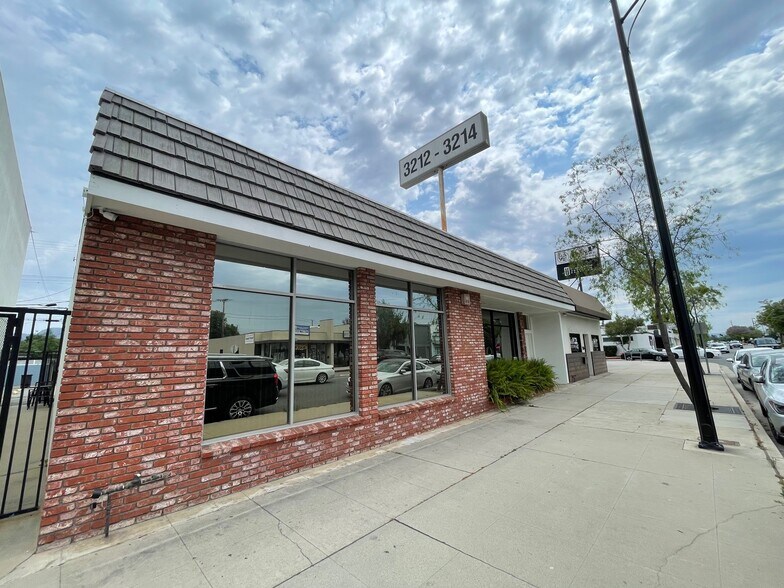 3212-3214 W Burbank Blvd, Burbank, CA à louer - Photo du bâtiment - Image 1 de 27