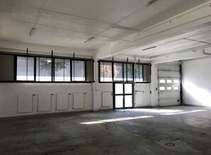 Flex in Nanterre for lease Interior Photo- Image 2 of 3