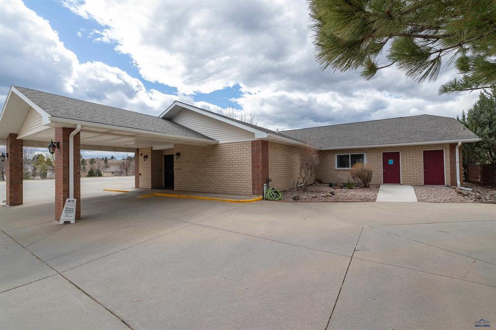 4021 Range Rd, Rapid City, SD for sale Primary Photo- Image 1 of 34