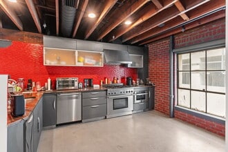 1121 E Twiggs St, Tampa, FL à louer Photo intérieure- Image 2 de 6