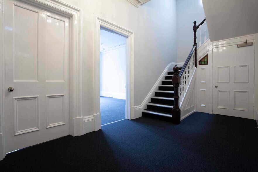 8 Elmdale Rd, Bristol à louer - Photo du bâtiment - Image 3 de 6