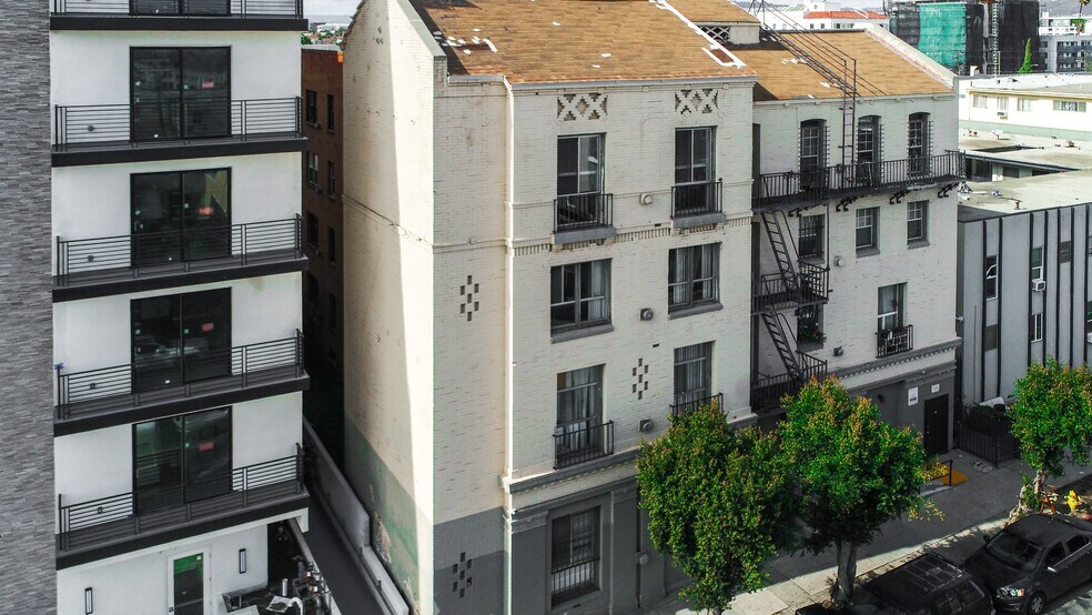 839 S St. Andrews Pl, Los Angeles, CA à vendre - Photo du bâtiment - Image 3 de 6