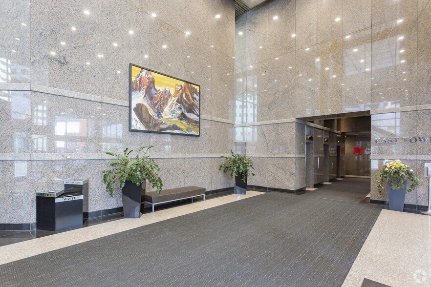 311 6th Ave SW, Calgary, AB à louer - Hall d’entrée - Image 3 de 10
