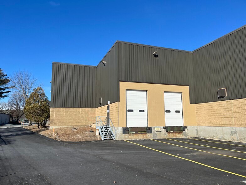 180 Charles St, Malden, MA à louer - Photo du bâtiment - Image 3 de 10