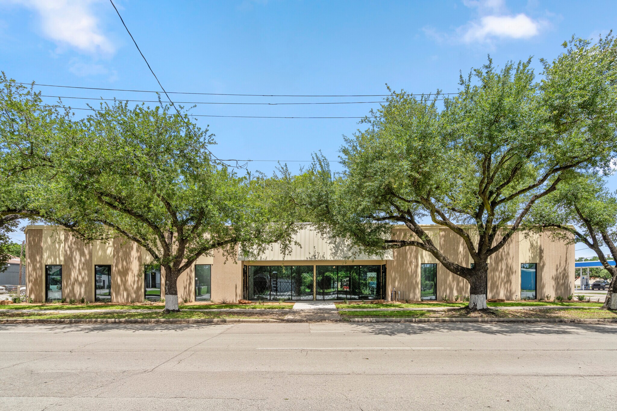 235 N Sampson St, Houston, TX for lease Building Photo- Image 1 of 14