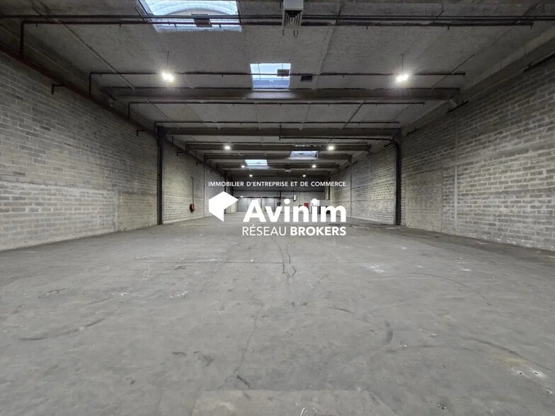 Flex in Marly-la-Ville for lease - Interior Photo - Image 3 of 4