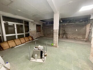 Plus de détails pour Multi-résidentiel à vendre