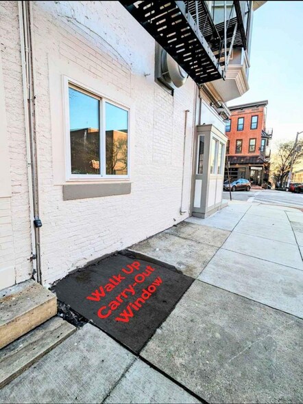 25 N Chester St, Baltimore, MD à louer - Photo du bâtiment - Image 1 de 6