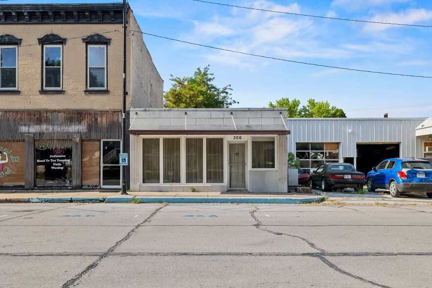 306 College St, Greenfield, MO for sale - Building Photo - Image 3 of 28