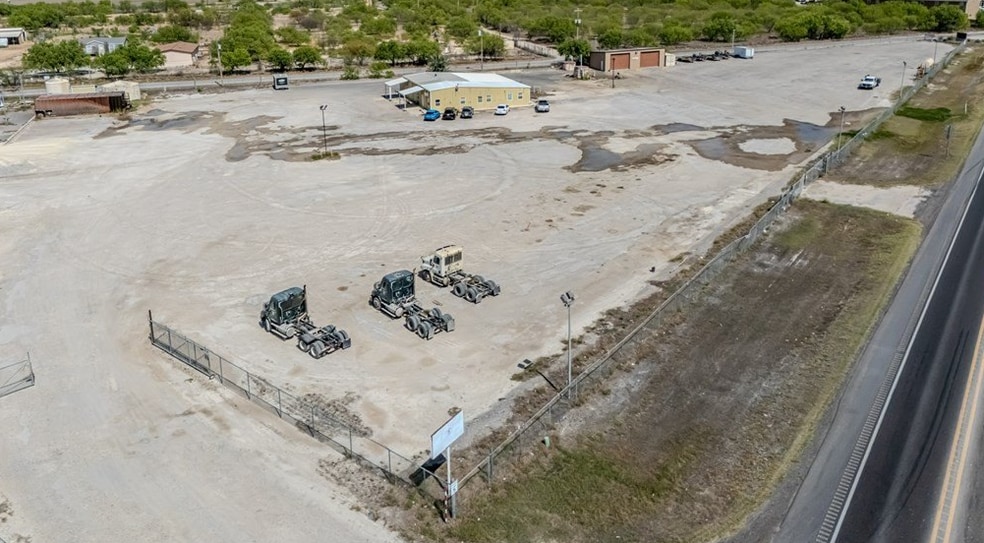 255 Loop 517, Carrizo Springs, TX à vendre - Photo du bâtiment - Image 3 de 14