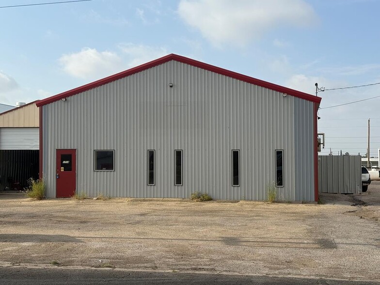 1714 E 2nd St, Odessa, TX for lease - Building Photo - Image 2 of 8