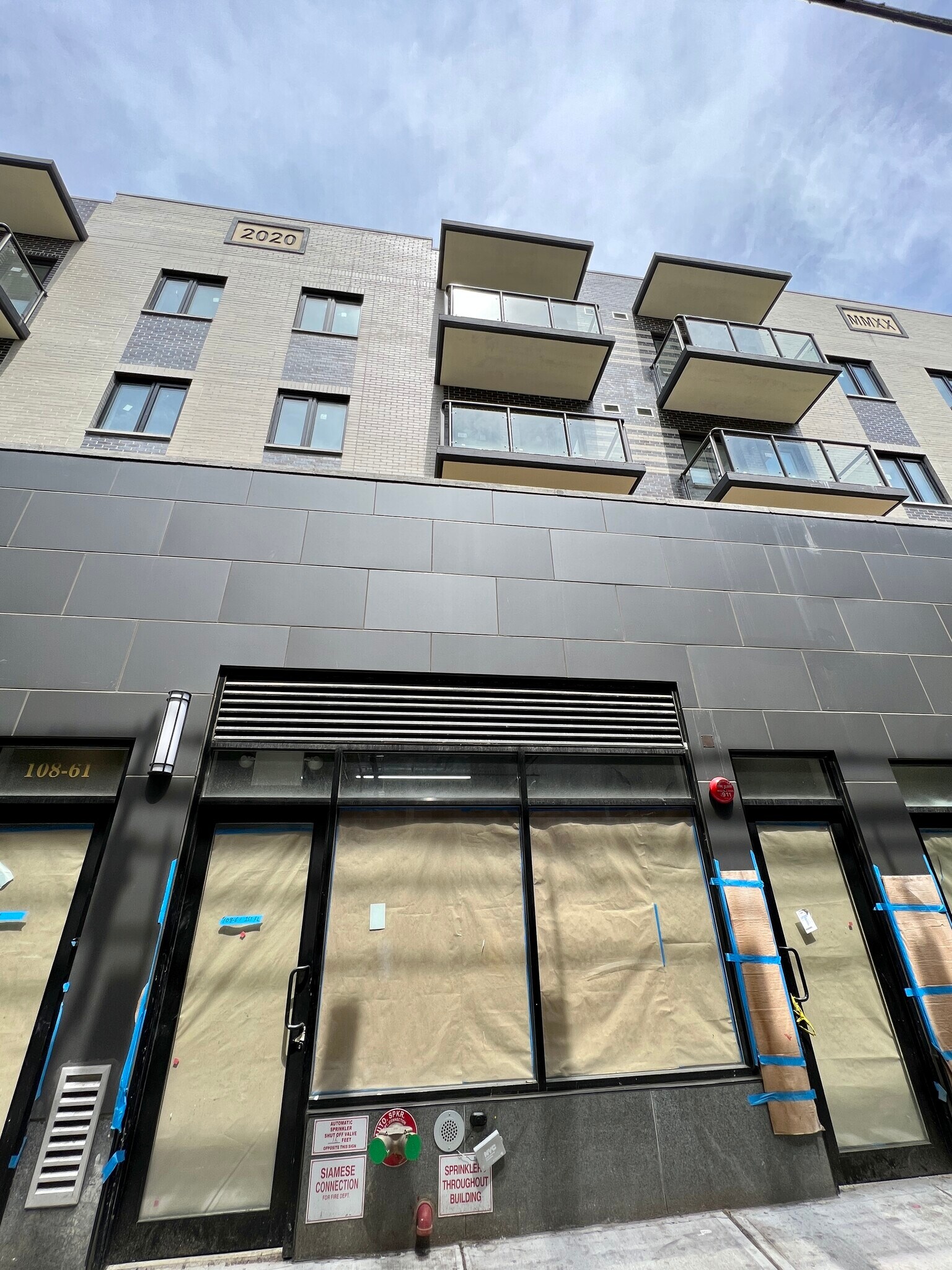 10861 Roosevelt Ave, Corona, NY for lease Primary Photo- Image 1 of 7