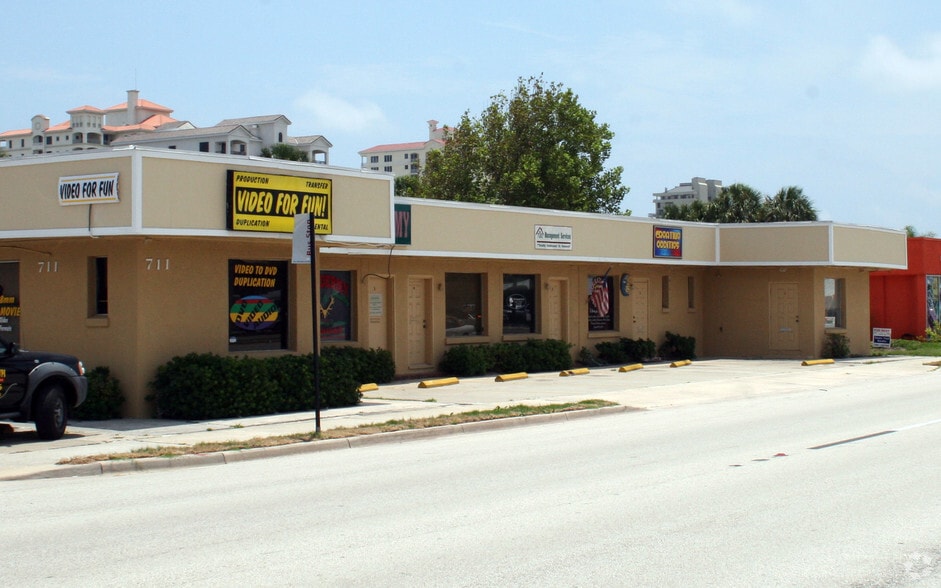 711 S 3rd St, Jacksonville Beach, FL for lease - Building Photo - Image 2 of 7