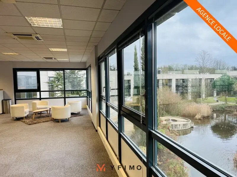 Office in Guyancourt for lease Interior Photo- Image 1 of 6
