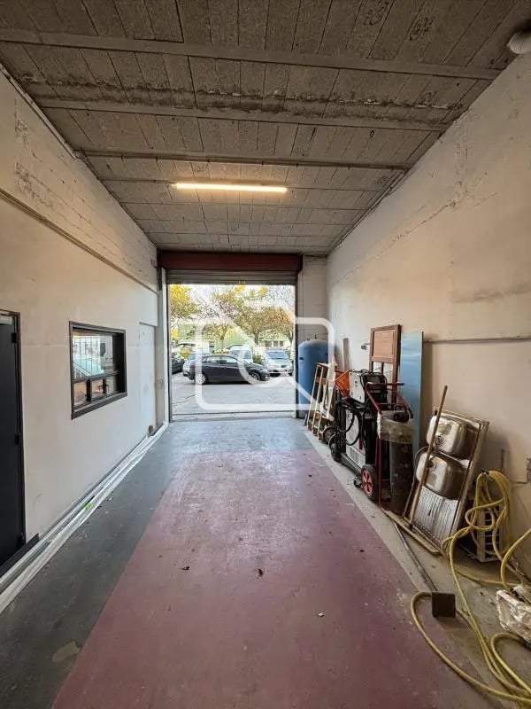 Industrial in Élancourt for lease Interior Photo- Image 1 of 11