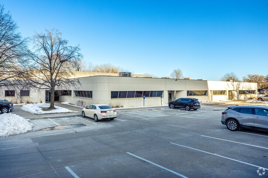 4090 Westown Pky, West Des Moines, IA à vendre - Photo du bâtiment - Image 3 de 5