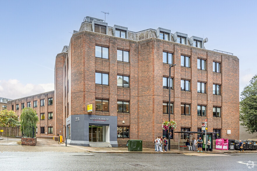 23 Sheen Rd, Richmond à louer - Photo principale - Image 1 de 2