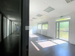 Office in Rillieux-la-Pape for lease Interior Photo- Image 2 of 7