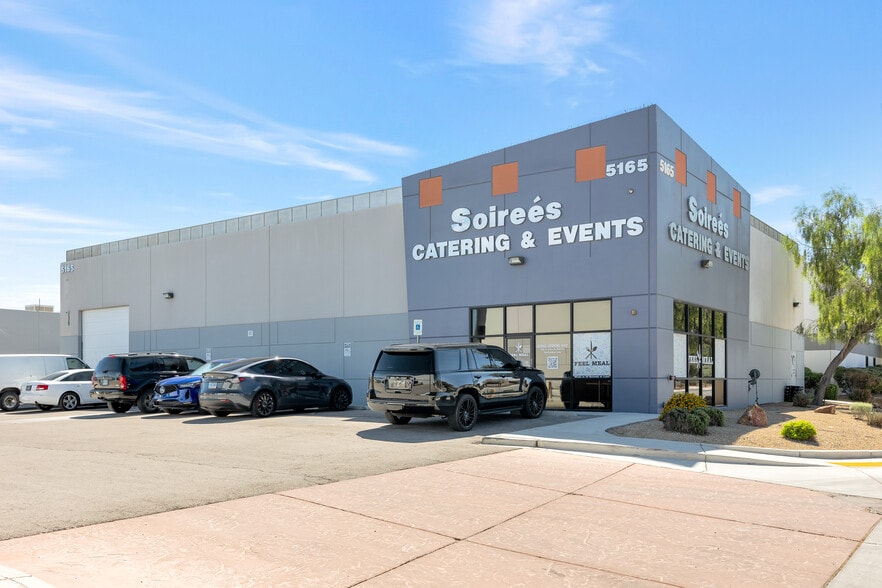 5165 W Oquendo Rd, Las Vegas, NV for lease - Building Photo - Image 3 of 32
