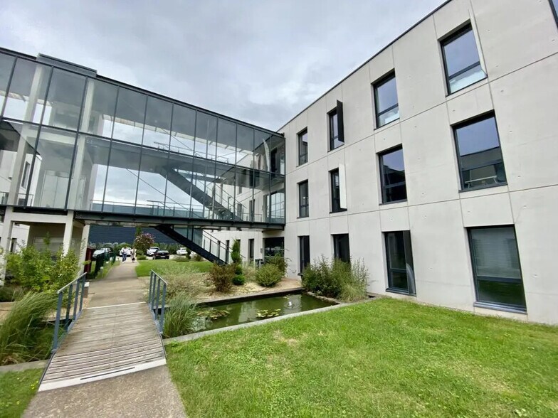 Bureau dans Saint-Priest à louer - Photo du bâtiment - Image 3 de 20