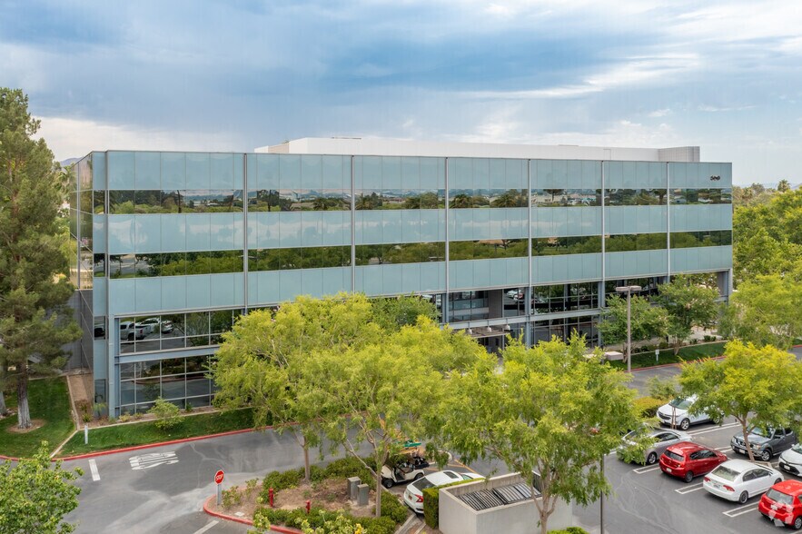 560 E Hospitality Ln, San Bernardino, CA for lease - Building Photo - Image 2 of 4