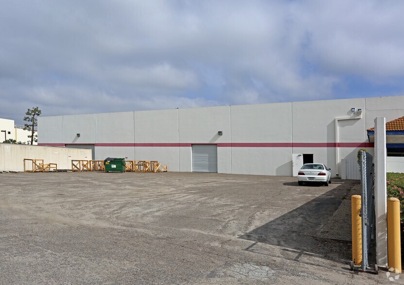 16881 Armstrong Ave, Irvine, CA à vendre - Photo du bâtiment - Image 2 de 5