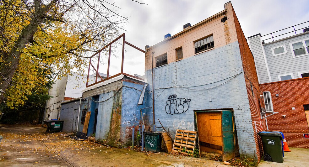 1721 Wisconsin Ave NW, Washington, DC à vendre - Photo du bâtiment - Image 3 de 8