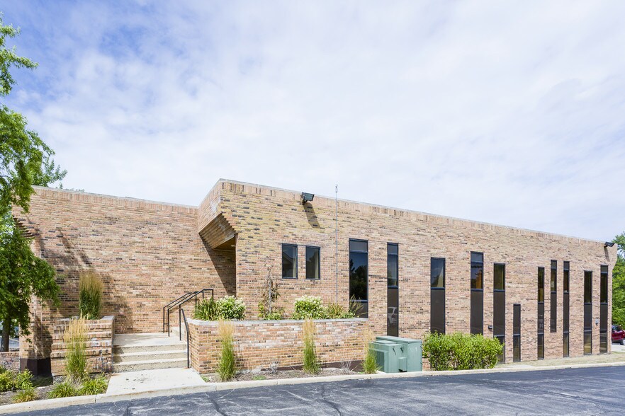 129 S Roselle Rd, Schaumburg, IL à louer - Photo du bâtiment - Image 2 de 6