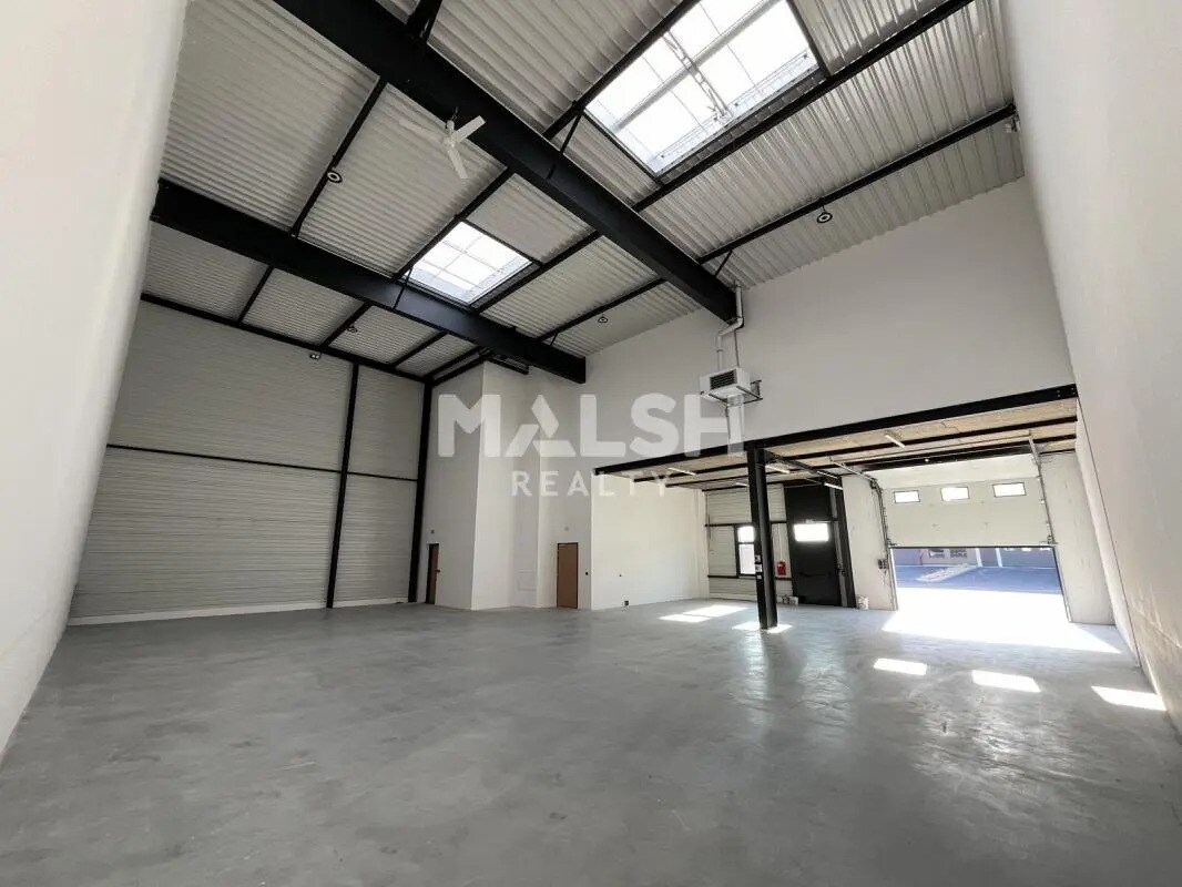 Office in Saint-Priest for lease Interior Photo- Image 1 of 23