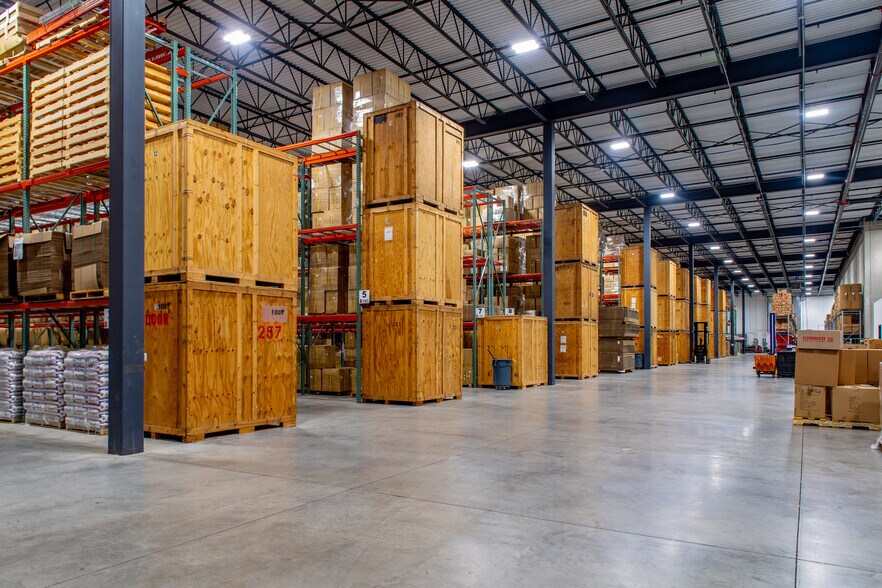 651 Commerce Dr, Hudson, WI à vendre - Photo du bâtiment - Image 3 de 9