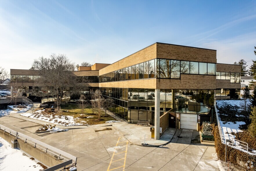 38505 Woodward Ave, Bloomfield Hills, MI à louer - Photo du bâtiment - Image 2 de 7