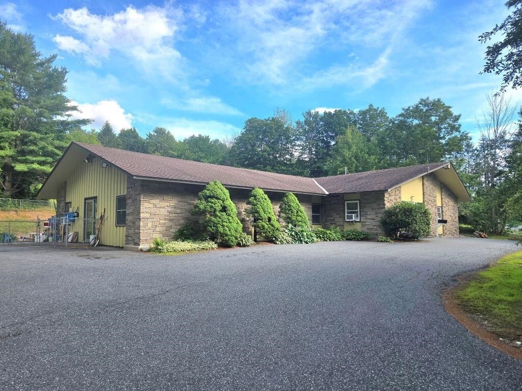 90 Charlestown Rd, Claremont, NH à vendre Photo du bâtiment- Image 1 de 4
