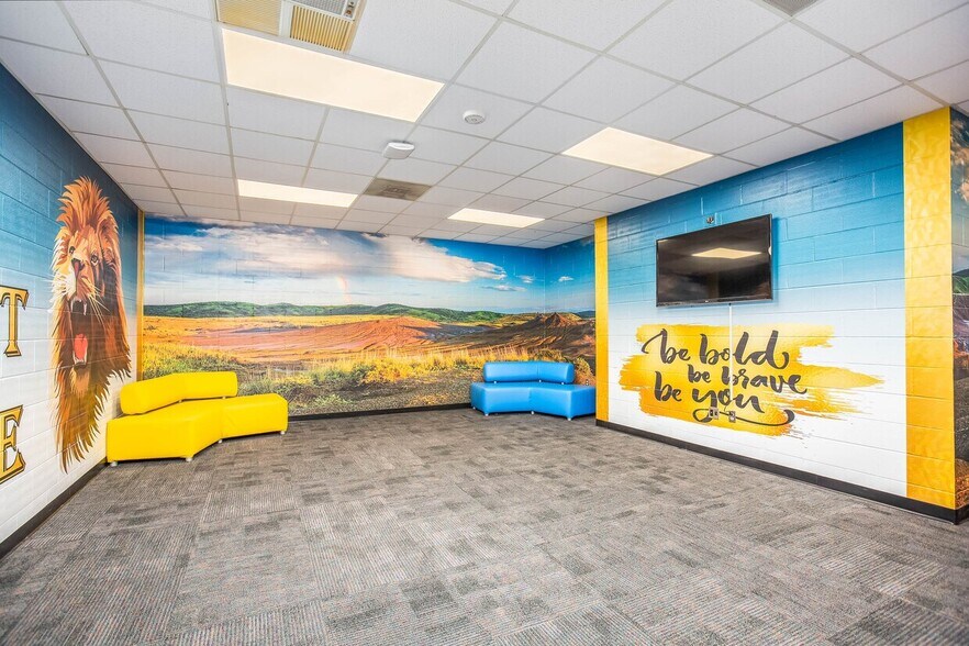 271 and 289 Mercantile Dr portefeuille de 2 propriétés à vendre sur LoopNet.ca - Photo du bâtiment - Image 2 de 7