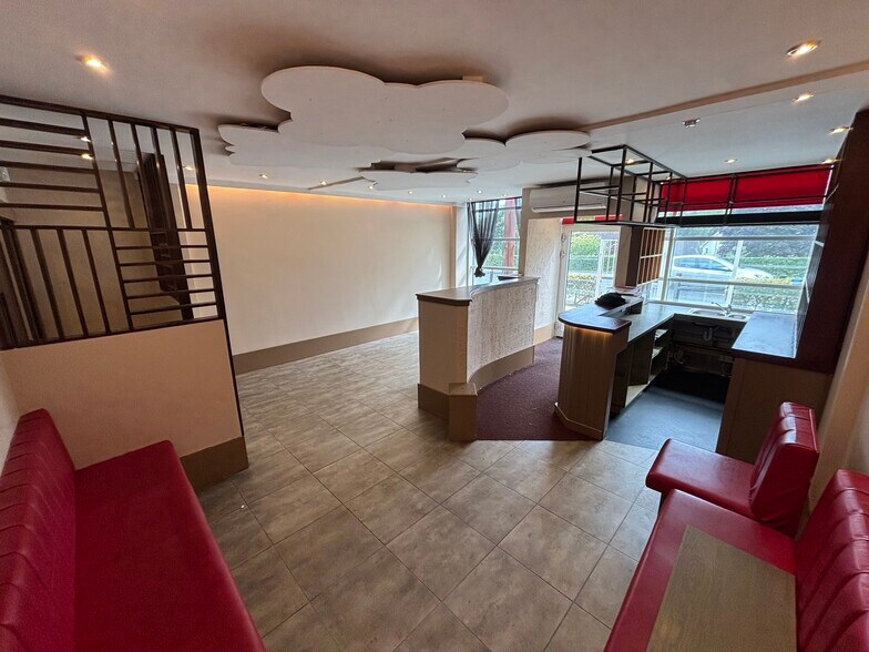 2-6 Cumbrae Dr, Ayr à louer - Photo du bâtiment - Image 2 de 3