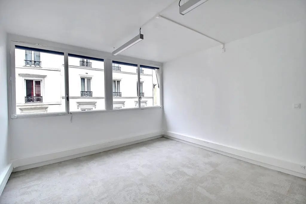 Office in Paris for lease Interior Photo- Image 1 of 8