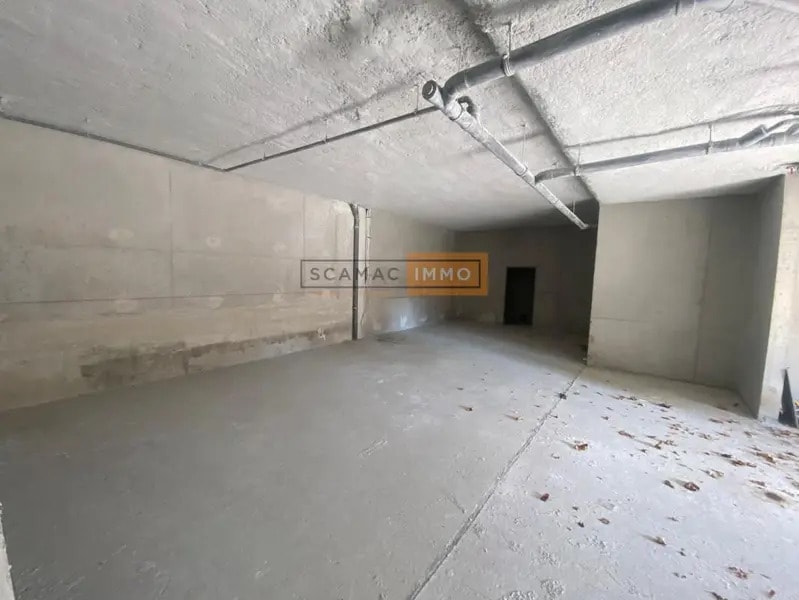 Retail in Toulon for lease Interior Photo- Image 1 of 5
