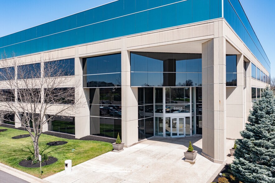 8805 Governors Hill Dr, Cincinnati, OH à louer - Photo du bâtiment - Image 3 de 12