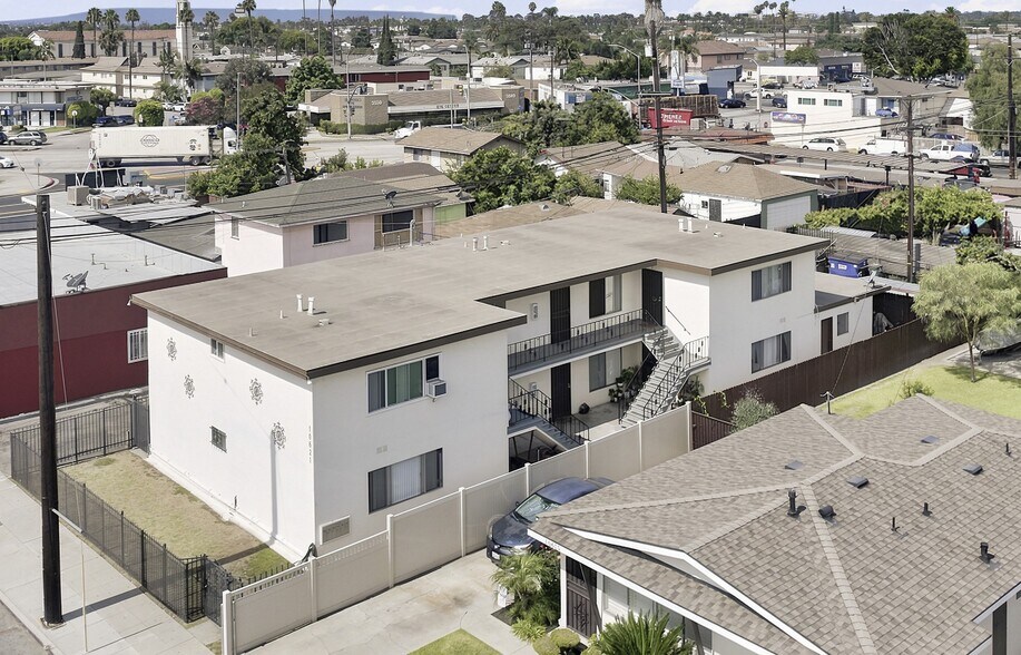 10621 San Carlos Ave, South Gate, CA à vendre - Photo principale - Image 1 de 5