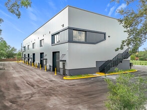 705 Hennis Rd, Winter Garden, FL for lease Building Photo- Image 2 of 3