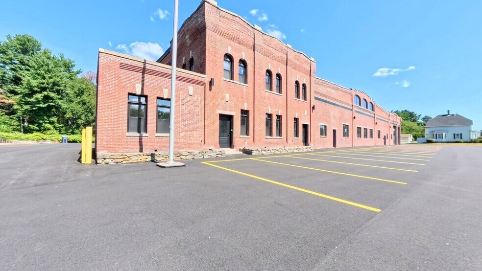 179 Main St, Salem, NH à louer - Photo du bâtiment - Image 1 de 5