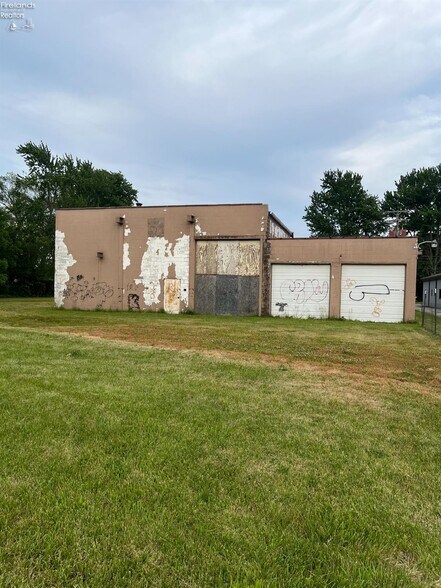 1020 N 5th St, Fremont, OH à vendre - Photo du bâtiment - Image 2 de 5