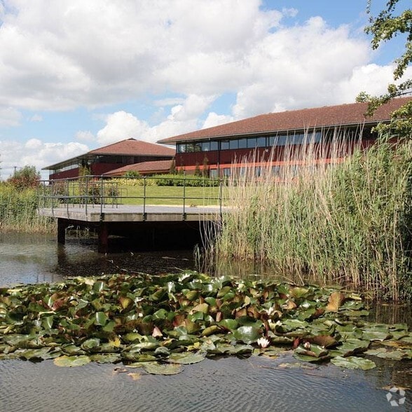 Whale Wharf Bristol portfolio of 6 properties for sale on LoopNet.ca - Primary Photo - Image 2 of 5
